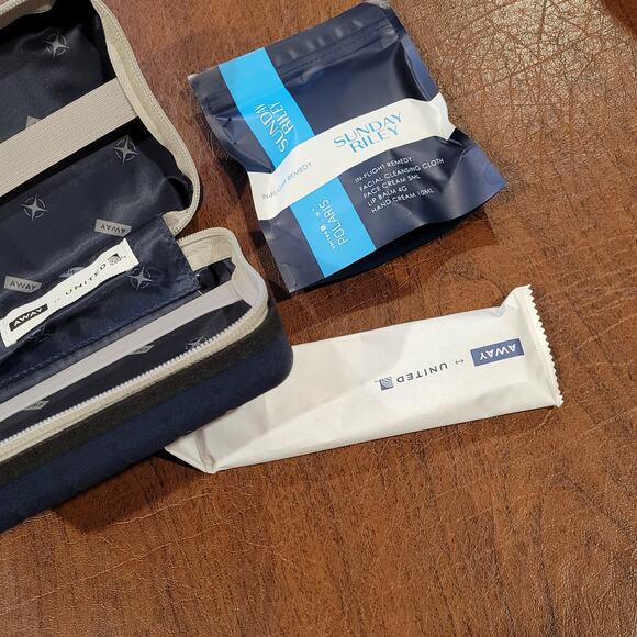 AWAY Travel The Mini Suitcase Toiletry Case United Polaris Amenity Kit Pouch - Picture 6 of 8